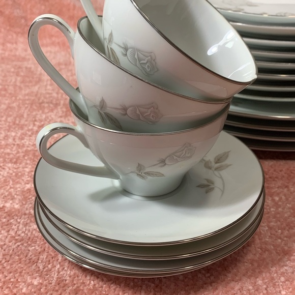 Noritake China Rosay dinner set - Picture 8 of 15